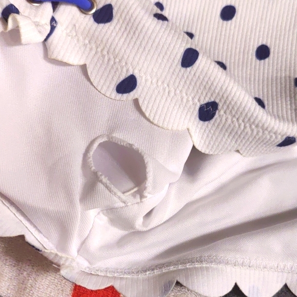 Scalloped edge adorable swim suit - Picture 4 of 6